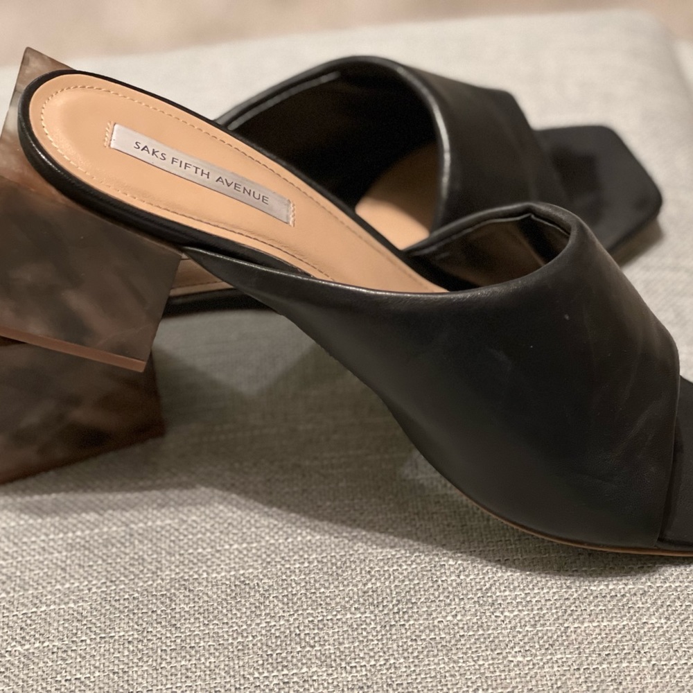 Saks Fifth Avenue Leather Block Heel Sandal. Size 11M. Excellent Condition!!